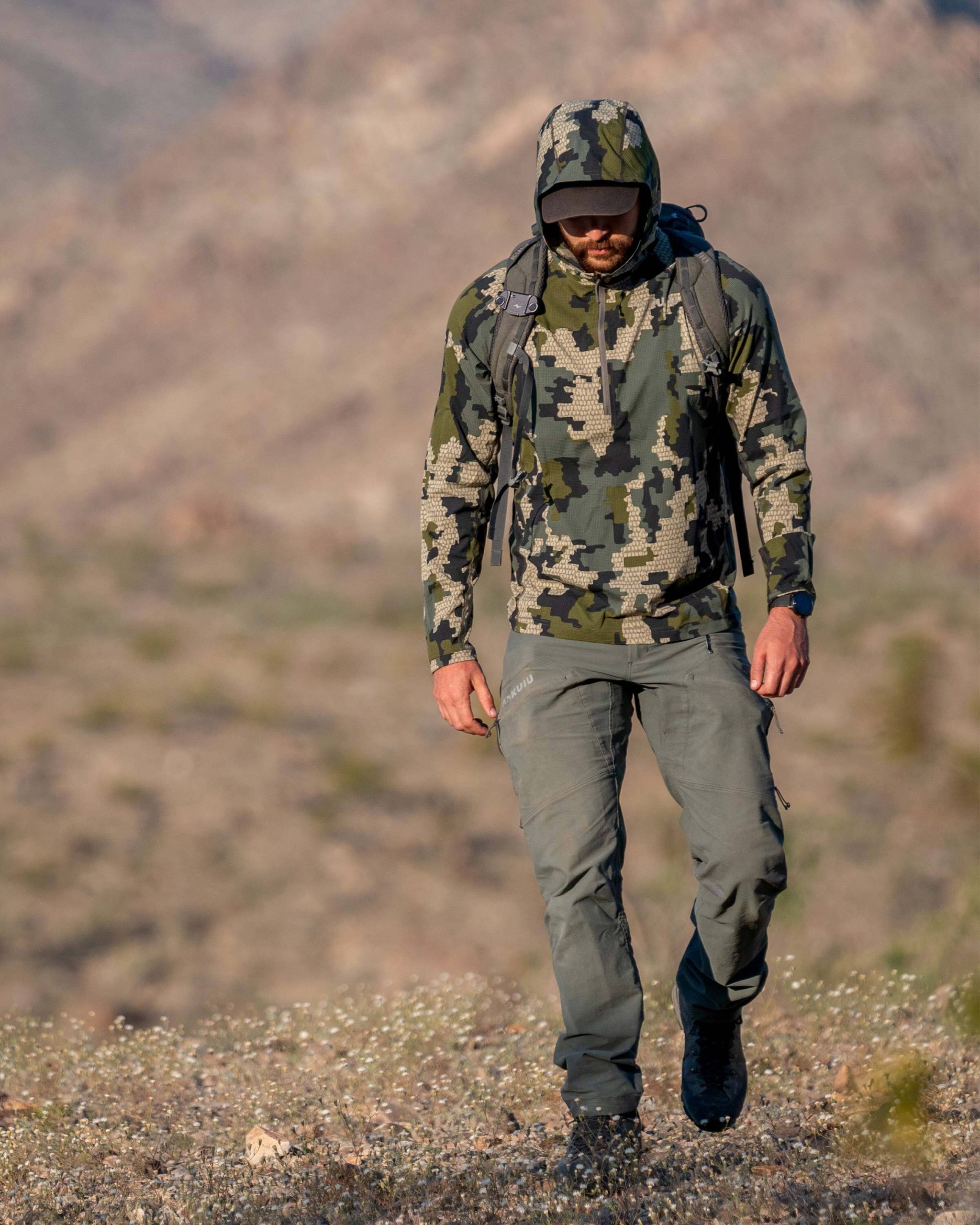 Tiburon Hybrid Hoodie | Stone - Image 12