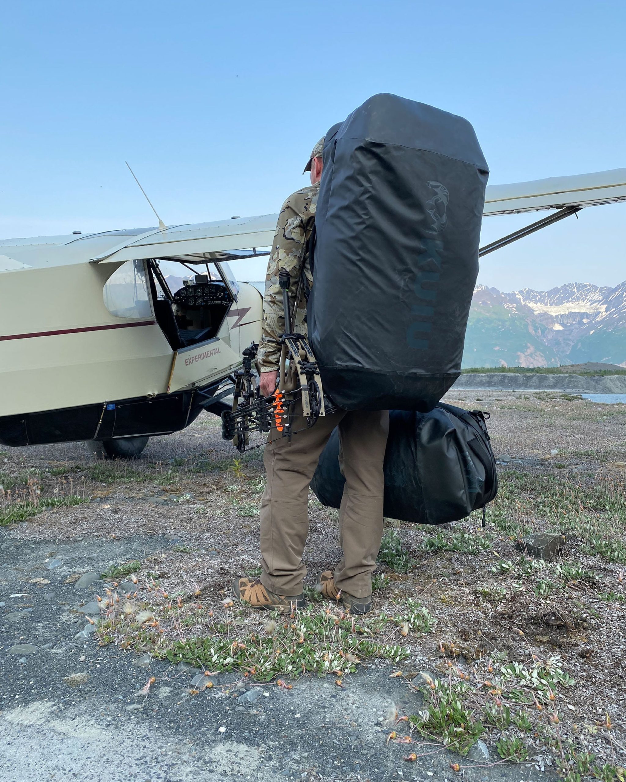 Waypoint 10400 Duffel | Stone - Image 12