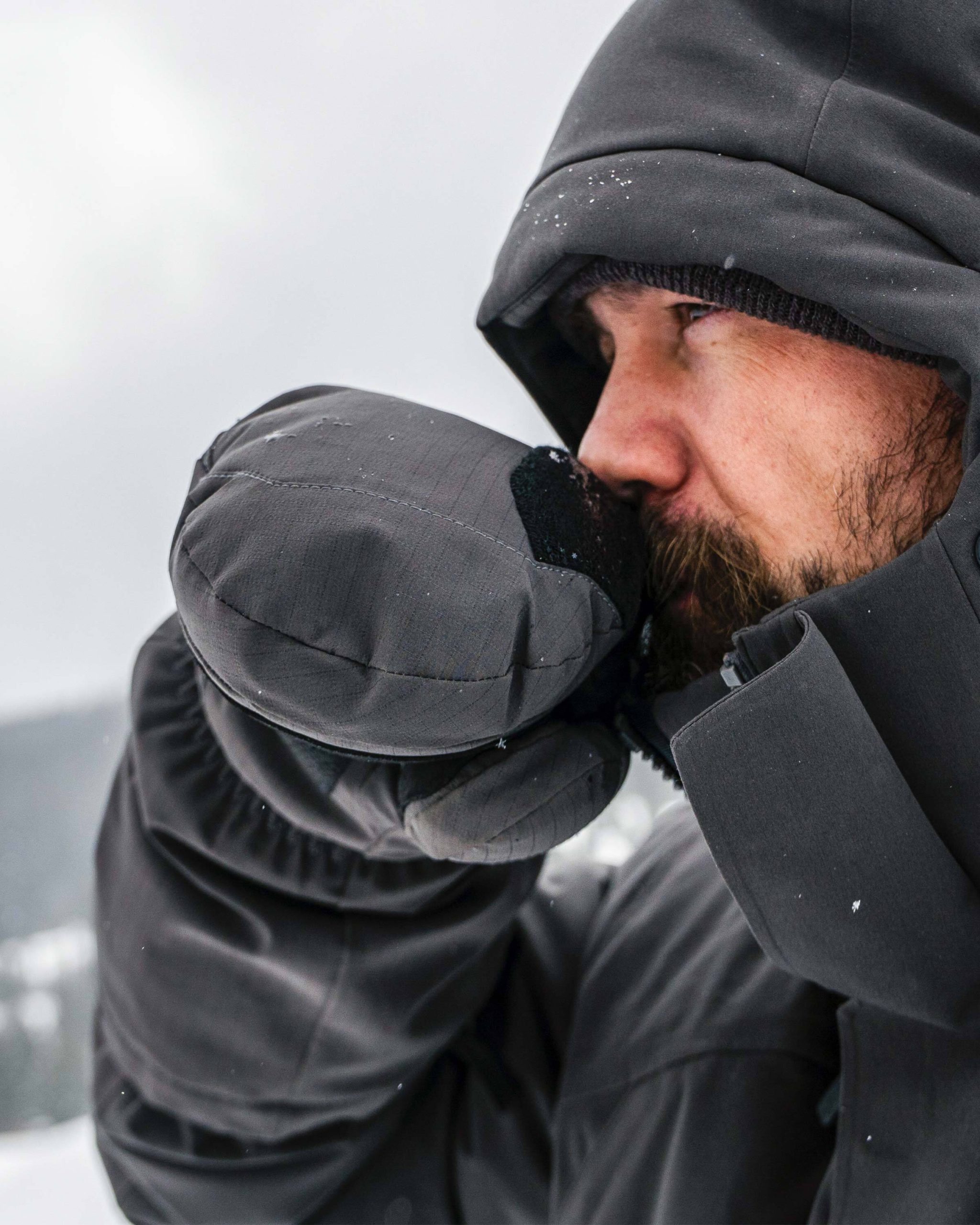 Super Down Arktuk Mitt | Asphalt - Image 8