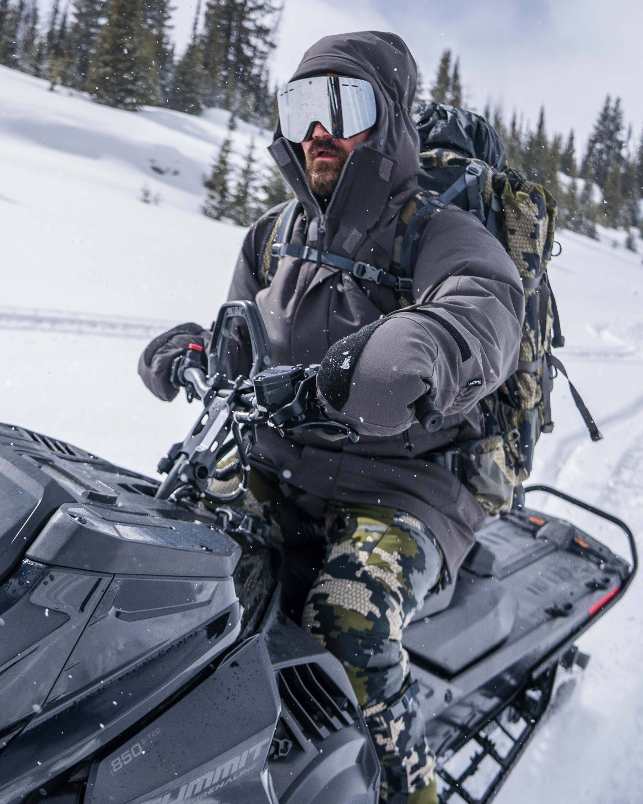 Super Down Arktuk Mitt | Asphalt - Image 9